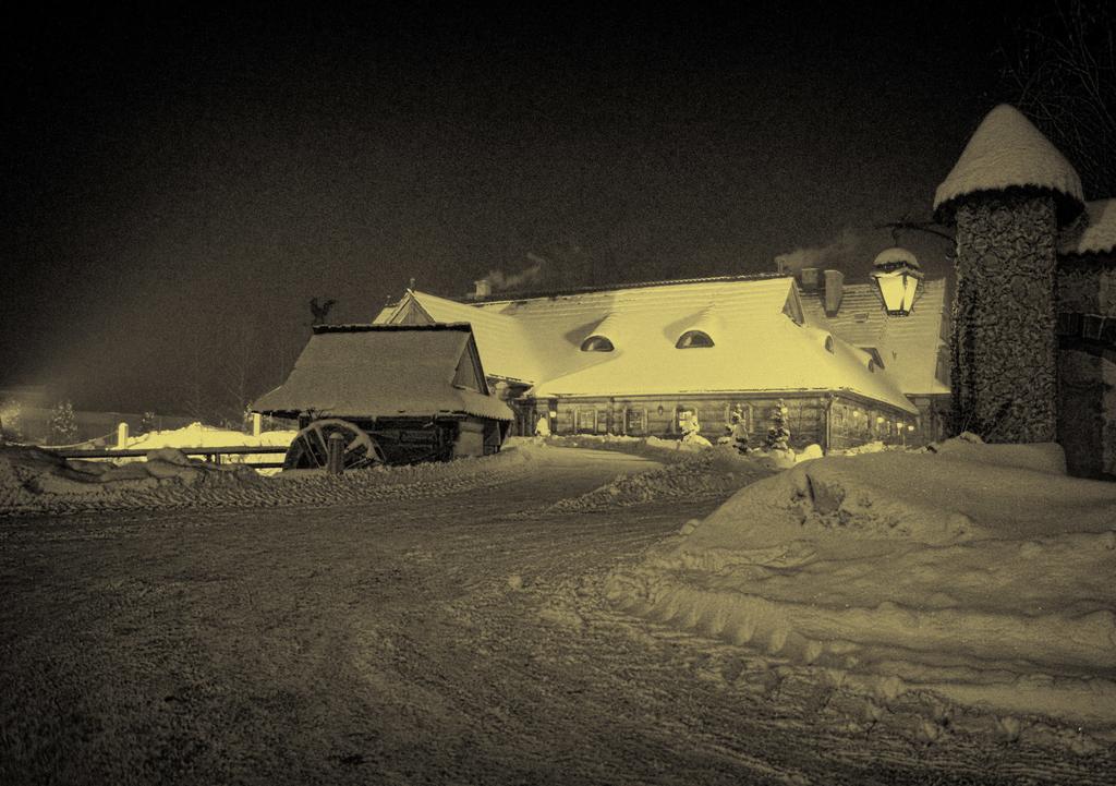 Hotel Zornica Poczesna Esterno foto